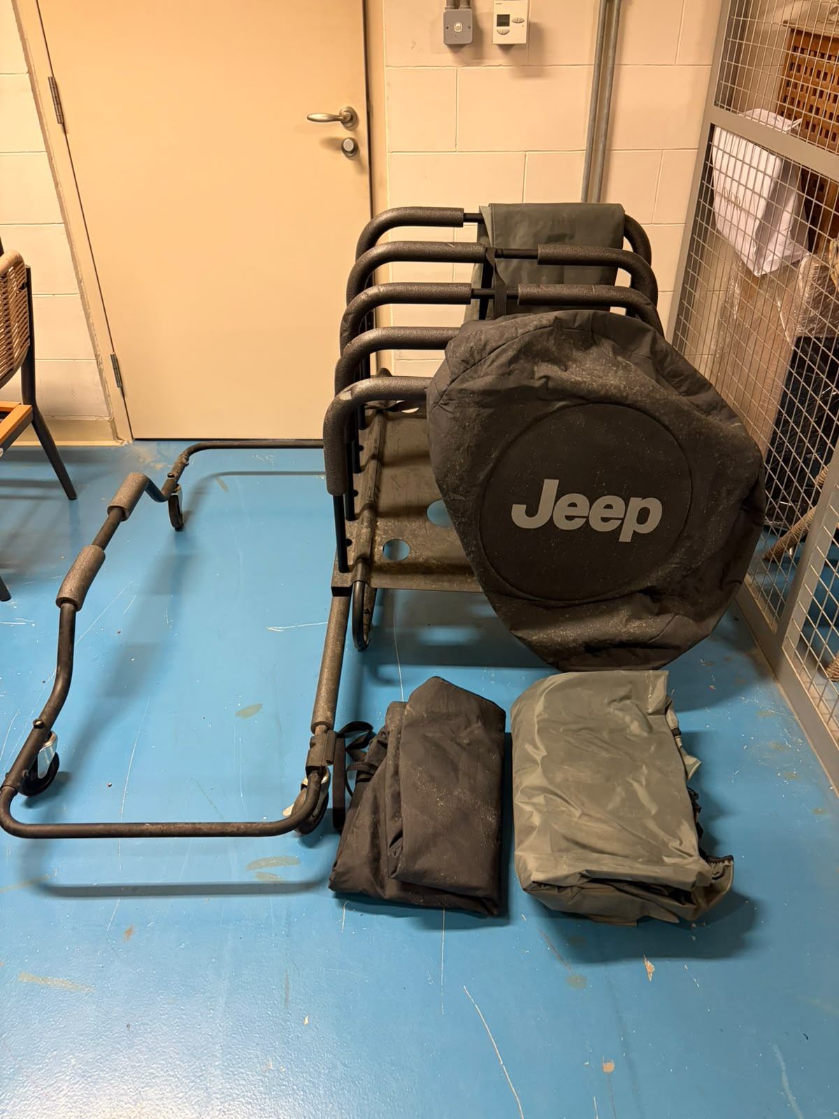Bestop HOSS trolley for Jeep Wrangler rooftop